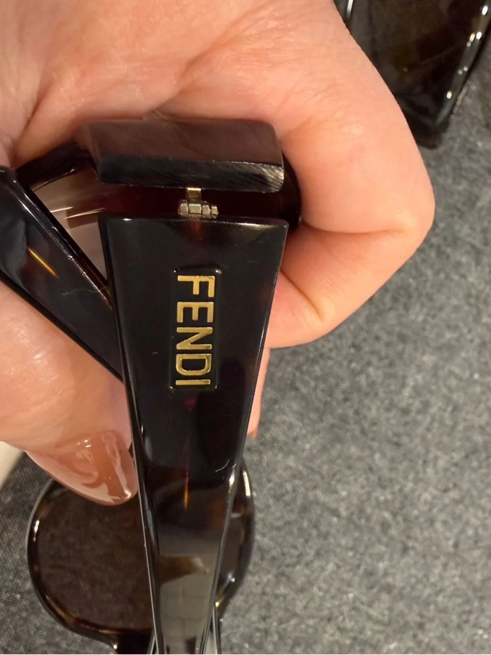 Fendi sunglasses - Picture 2 of 3